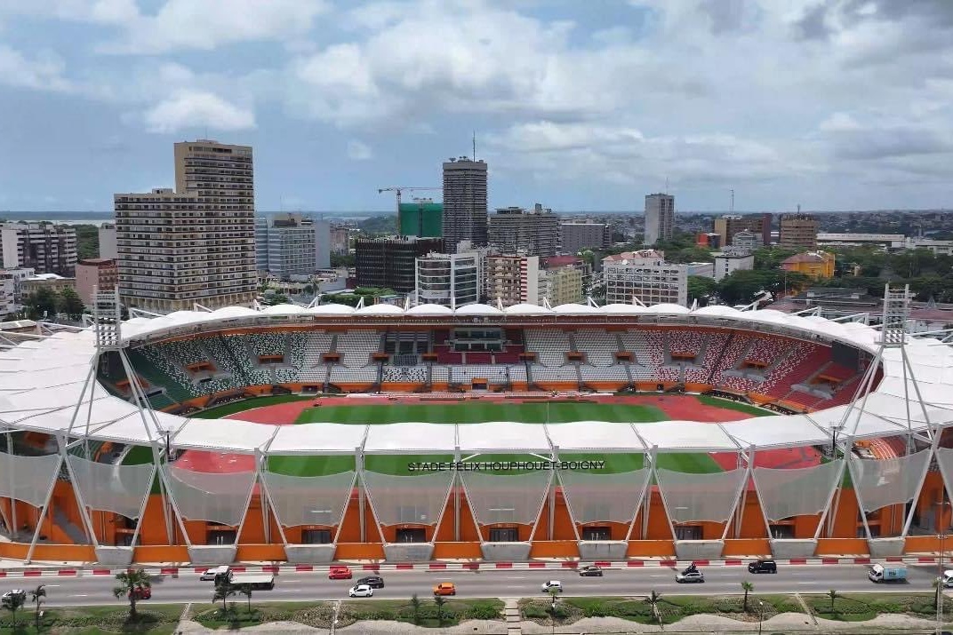 Le stade Felix Houphouët-Boigny à Abidjan de jour.